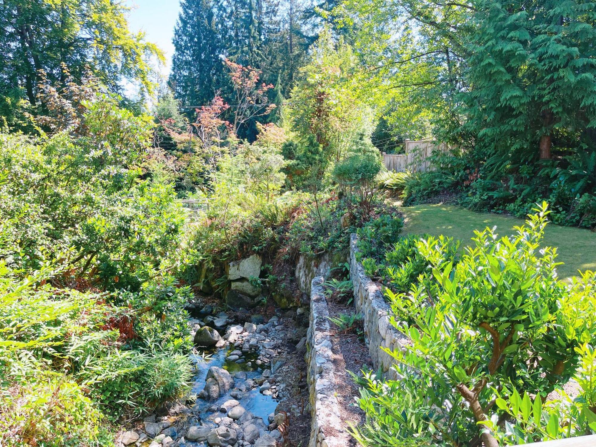 Villa 66 Creek Garden House West Vancouver Exterior foto